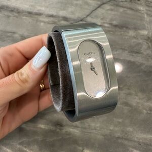 Gucci Silver Stainless Steel 2400L Dial Bangle Watch - Bracelet Size small